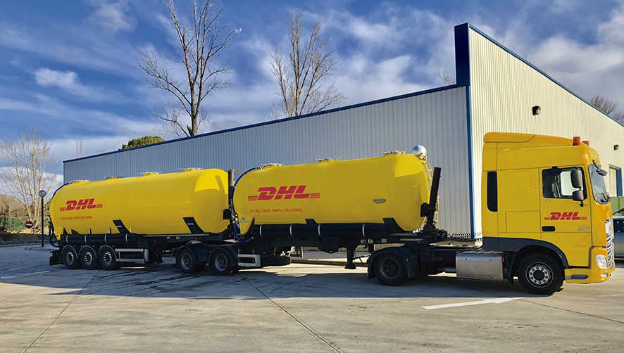 La puesta en marcha del megacami&oacute;n de dos cisternas se realiza en el marco de colaboraci&oacute;n de DHL y Grupo Siro.