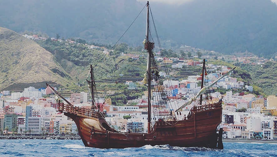 La r&eacute;plica de la &quot;Nao Santa Mar&iacute;a&quot; visita el Puerto de Alicante