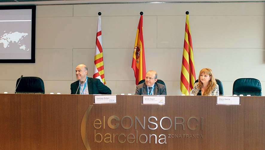 Santiago Bollain, director de ventas para pymes de IBM; Ignasi Sayol, presidente de PIMEC Log&iacute;stica, y Elena Garc&iacute;a, responsable de redacci&oacute;n de Grupo Diario en Catalunya. Foto JC Sarmentero.