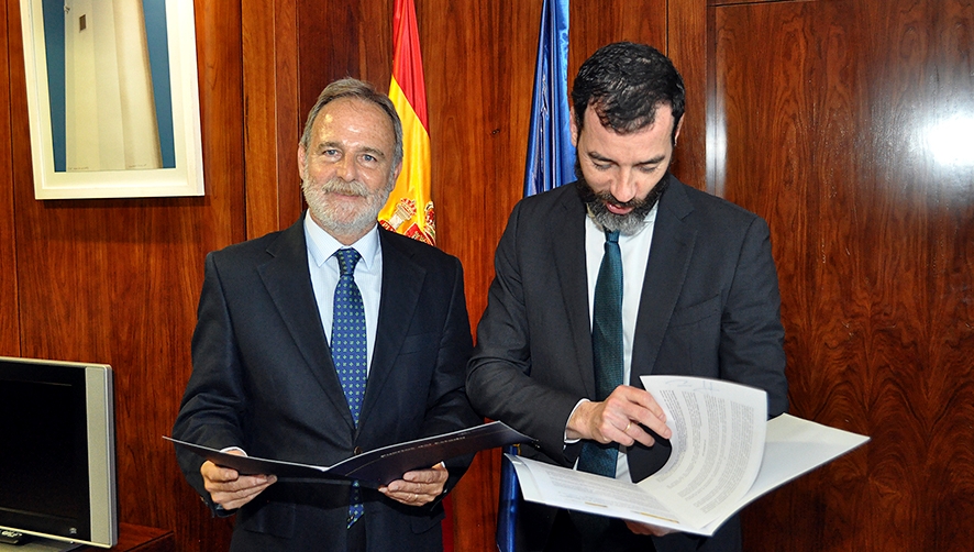 Puertos del Estado y Marina Mercante firman un convenio para gestionar las emergencias en aguas portuarias