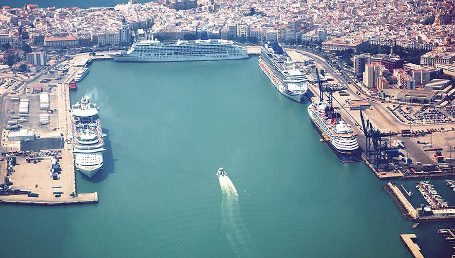 Aumentan casi un 50% el n&uacute;mero de escalas y un 77% los pasajeros que visitan el puerto gaditano respecto a los primeros cuatro meses de 2017.