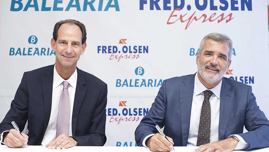 El director general de Fred. Olsen Express, Andr&eacute;s Mar&iacute;n, y el presidente de Bale&agrave;ria, Adolfo Utor.