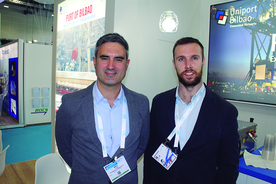 Desde la izquierda: Mikel Lav&iacute;n (director) y Gabriel Ibarra, de Intermodal Forwarding. Foto J.P.