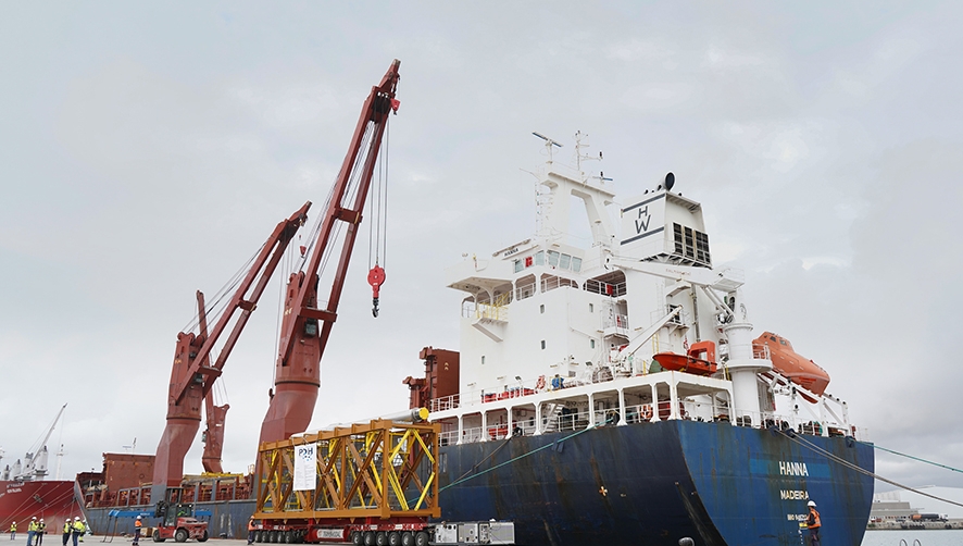 Siete m&oacute;dulos petroqu&iacute;micos embarcan en Tarragona con destino Amberes
