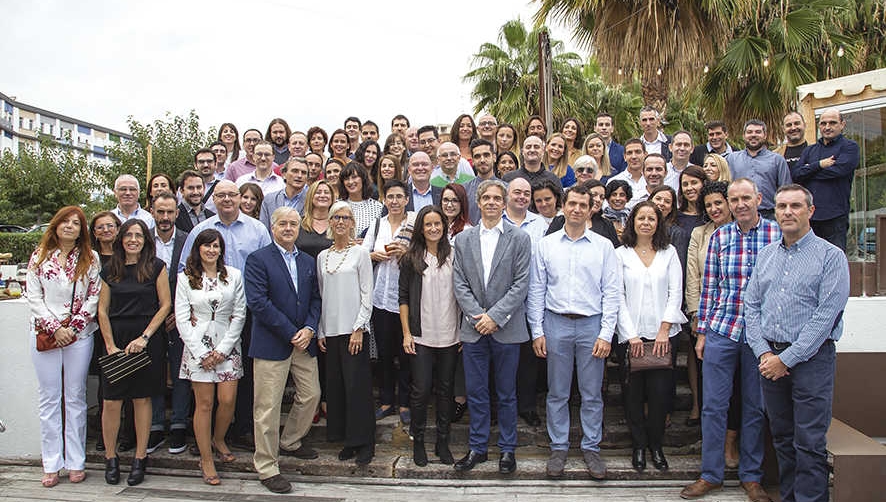 Todos los participantes en la celebraci&oacute;n del vig&eacute;simo aniversario de Infoport.