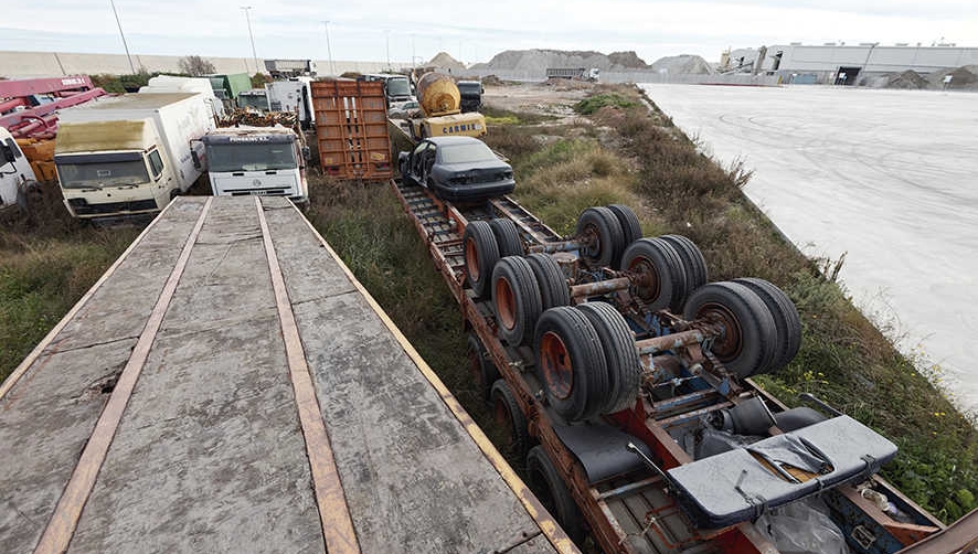 PortCastell&oacute; retirar&aacute; 47 veh&iacute;culos y remolques abandonados en zona portuaria
