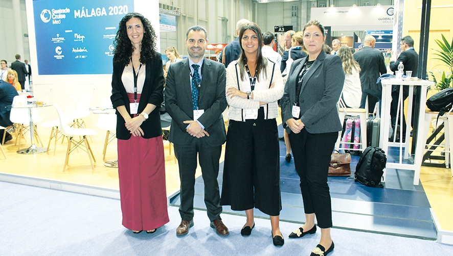 Equipo de Grupo P&eacute;rez y C&iacute;a en Seatrade Europe, desde la izquierda, Marta Alonso, responsable de Operaciones; Ramiro Cobo, director general; Ant&iacute;a Amoedo, responsable de Excursiones; y Cristina Rodr&iacute;guez, respondable de Cruceros. Foto Loli Dolz.