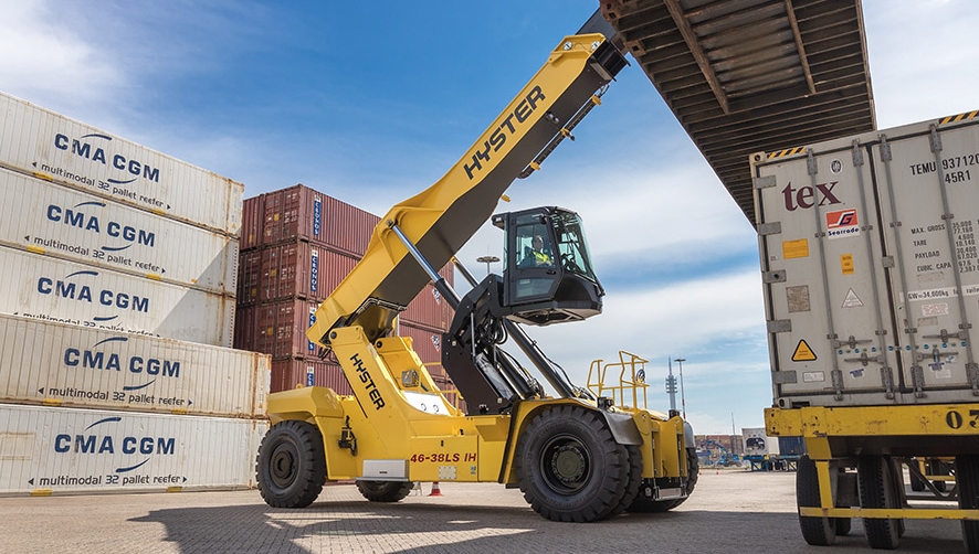 Los FLTA premian la cabina de operario con elevaci&oacute;n del ReachStacker RS46 de Hyster.