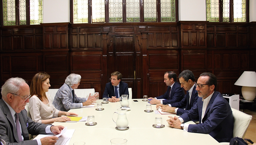 El alcalde de Madrid, Jos&eacute; Luis Mart&iacute;nez-Almeida, se reuni&oacute; la semana pasada con una delegaci&oacute;n de CEIM.