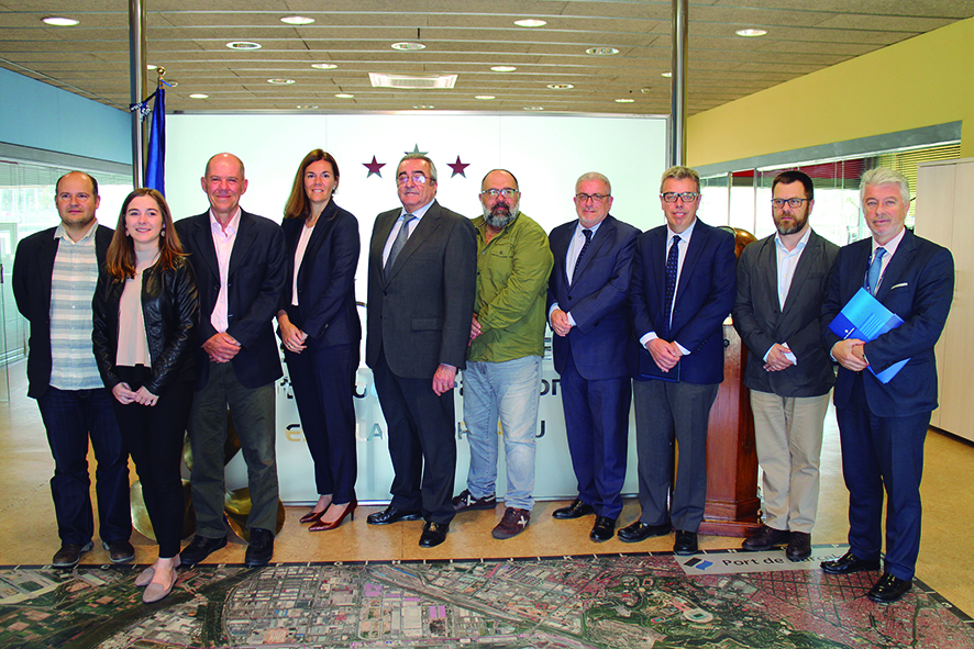 Profesores y organizadores del curso sobre Grupaje y Centros de Consolidaci&oacute;n de la Escola Europea - Intermodal Transport, ayer en la sede de la entidad. Foto E. Garc&iacute;a.