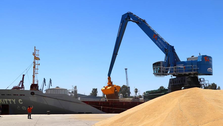 La AP de Sevilla mejora la eficiencia de su operativa con una nueva gr&uacute;a hidr&aacute;ulica