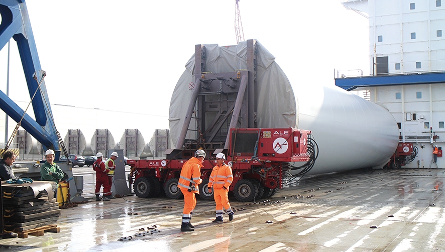 Toro y Betolaza gestiona en Bilbao el embarque por rampa en proa de tramos de e&oacute;licos offshore