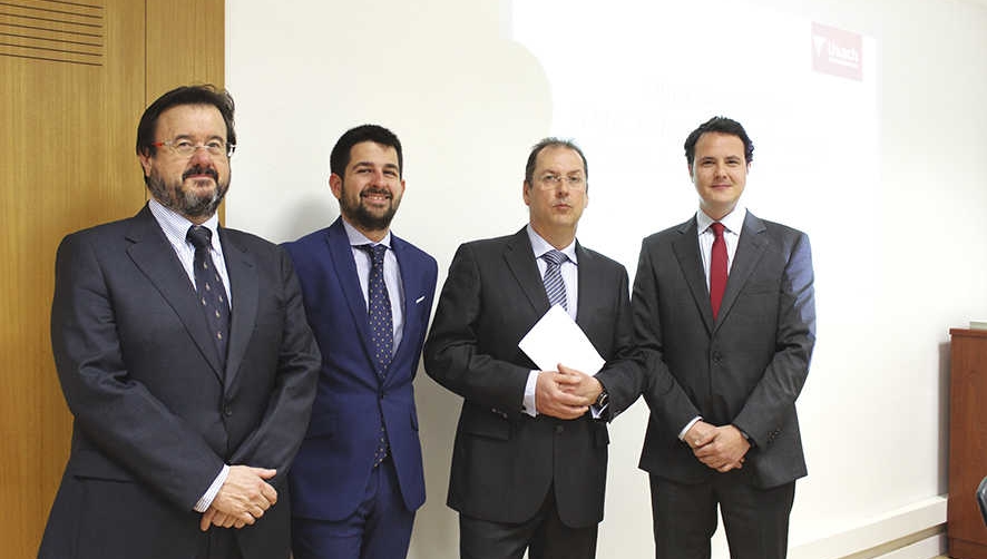 &Aacute;lex Delgado, responsable comercial de Usach; Pelayo Vallina, responsable de Supervisi&oacute;n Log&iacute;stica y Ciberriesgos; Enric Usach, director de la corredur&iacute;a, y Guillermo Gras, abogado del Bufete Gras i Balaguer. Foto E. Garc&iacute;a.