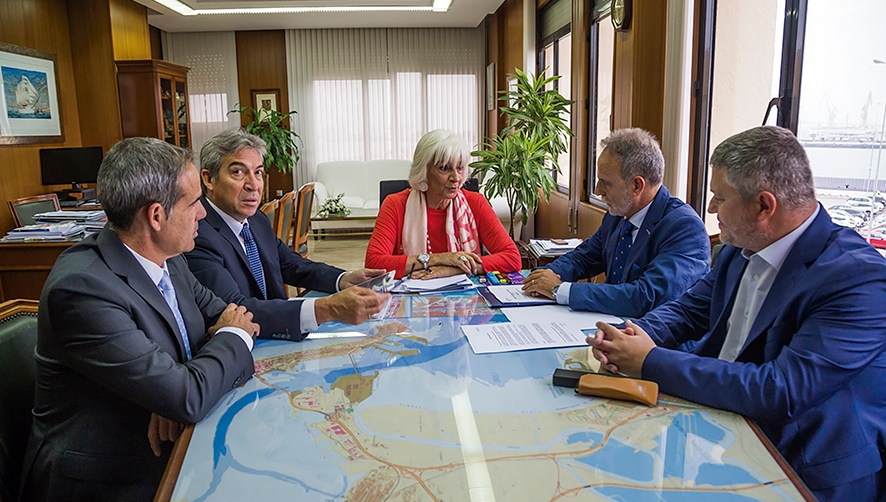 Te&oacute;fila Mart&iacute;nez y Salvador de la Encina se reunieron el pasado viernes en la sede del Puerto de C&aacute;diz.