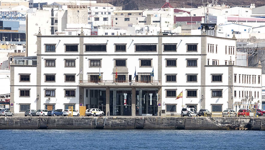 El Puerto de la Luz se suma a la Hora del Planeta con el apag&oacute;n energ&eacute;tico de la fachada de la APLP