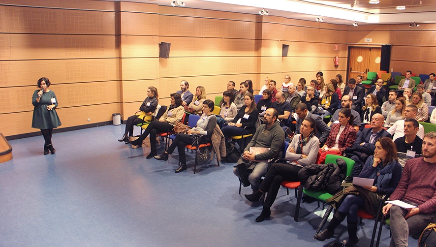 M&aacute;s de 60 profesionales de la comunidad portuaria bilba&iacute;na respondieron ayer a la cita convocada por Uniport. Foto J.P.