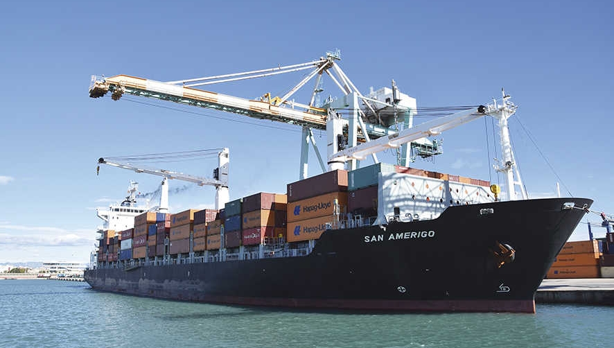 Uno de los buques operados por Hapag-Lloyd operando en el Puerto de Valencia.