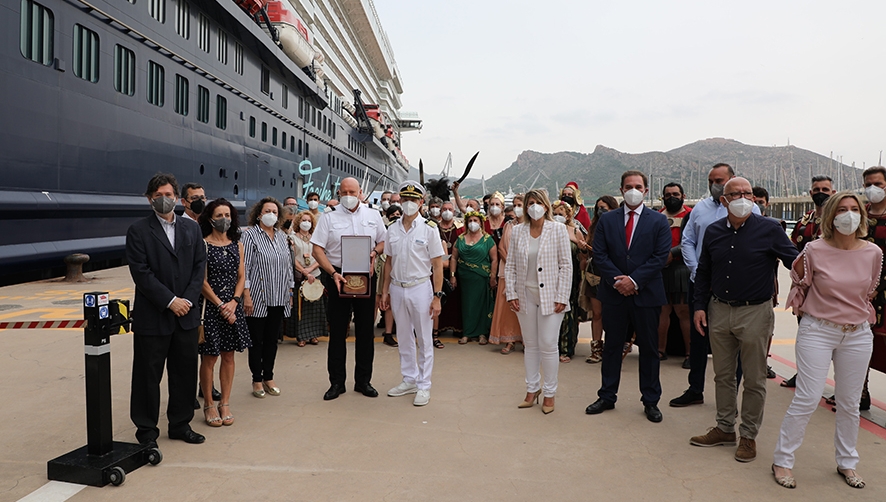 El &ldquo;Mein Schiff 2&rdquo; reactiva los cruceros en Cartagena