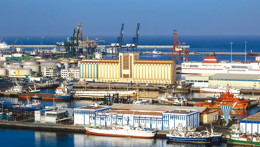 El puerto de Las Palmas ya suministra combustible mar&iacute;timo bajo en azufre