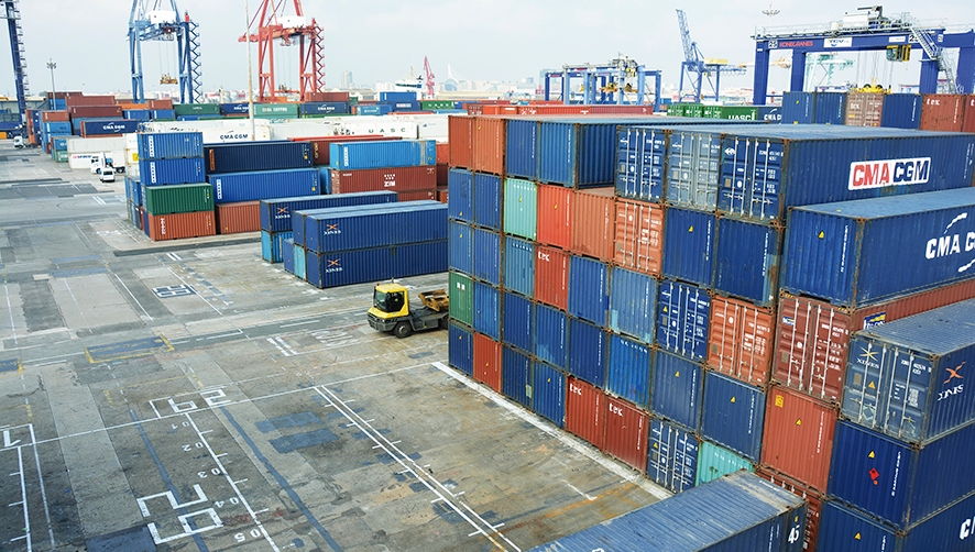 Los contenedores llenos import/export disparan los tr&aacute;ficos en el puerto de Valencia