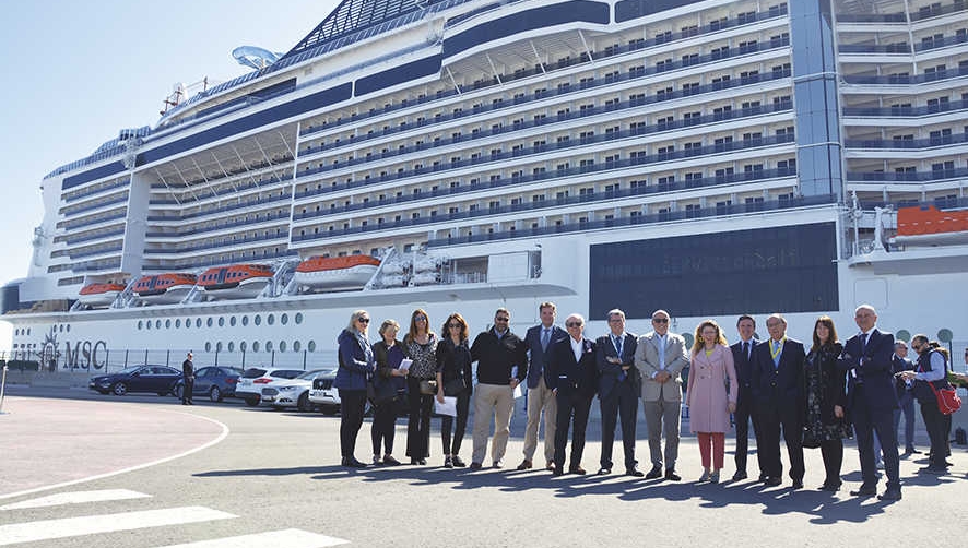 Marisa Gonz&aacute;lez, departamento VIP de MSC Espa&ntilde;a; Mai Cereceda, marketing manager de MSC Espa&ntilde;a; Laia Persiva; Carolina Lorente, subdirectora de MSC Espa&ntilde;a; Iban Mas, director general de DSV Espa&ntilde;a y Portugal; Ignacio Ballester, director de MSC Espa&ntilde;a; Francisco Romeu, presidente de TIBA; Aurelio Mart&iacute;nez, presidente de la APV; Francisco Lorente, presidente de MSC Espa&ntilde;a; Francesca Antonelli, directora de marketing de la APV; David G&oacute;mez, director territorial de empresas del Banco Sabadell; Manuel Guerra, subdirector de la APV; Carolina Navarro, Fundaci&oacute;n Valenciaport y Jaime Matas, director general adjunto del Banco Sabadell. Foto Alba Prado.