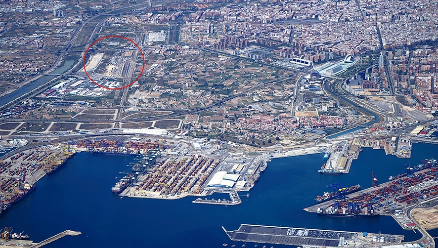 El c&iacute;rculo rojo marca la ubicaci&oacute;n de la Terminal Intermodal y Log&iacute;stica de la Fuente de San Luis, muy pr&oacute;xima al puerto de Valencia y a la Zona de Actividades Log&iacute;sticas. Foto DP.
