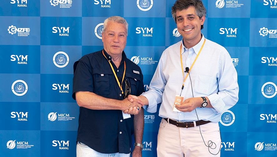 Nelson Toca, ministro de Industria de Rep&uacute;blica Dominicana; y Francisco Lage, presidente de SYM Naval.