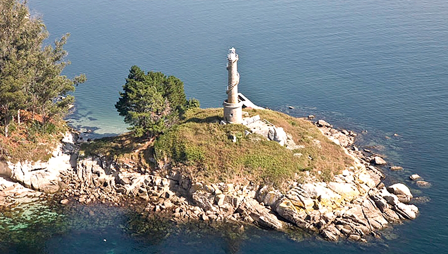 El faro de Tenlo Chico, en la Isla de Tambo.