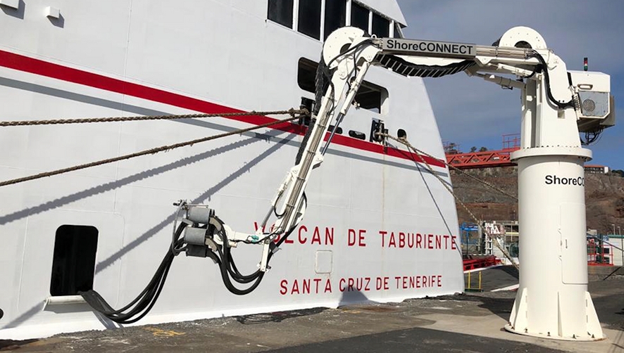 Naviera Armas estrena el sistema cold ironing en La Gomera