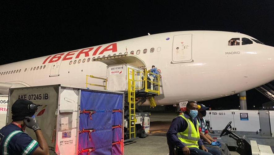 Aterrizan en Rep&uacute;blica Dominicana las primeras vacunas con Iberia