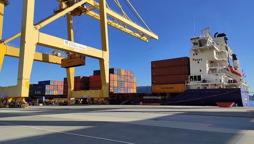 La Autoridad Portuaria de Ferrol amortigua la pérdida del carbón batiendo sus récords de graneles líquidos y contenedores.