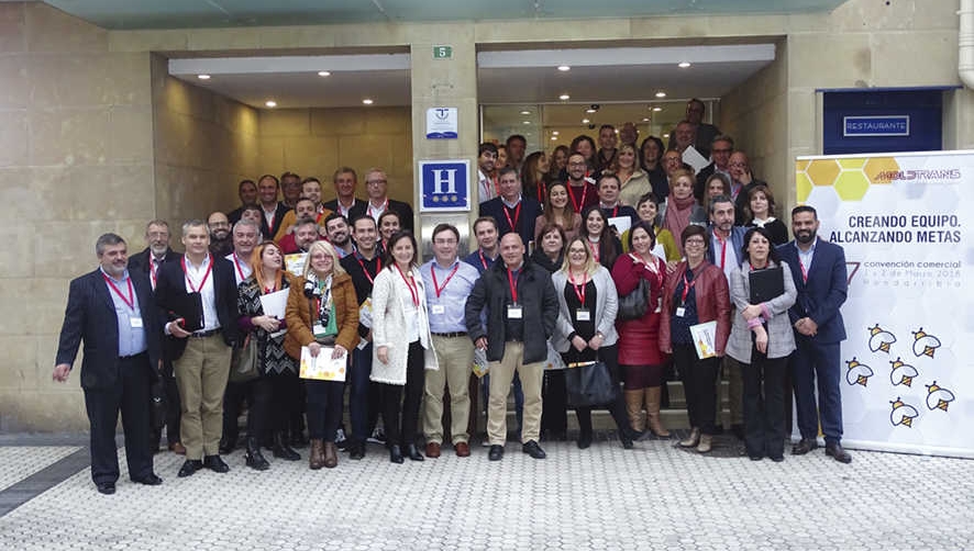 Miembros de los departamentos comerciales de las delegaciones y directivos de Grupo Moldtrans durante la convenci&oacute;n celebrada en Hondarribia.