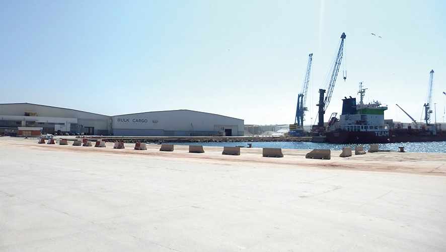 PortCastell&oacute; suspende la operativa en una zona del muelle transversal exterior por su deterioro