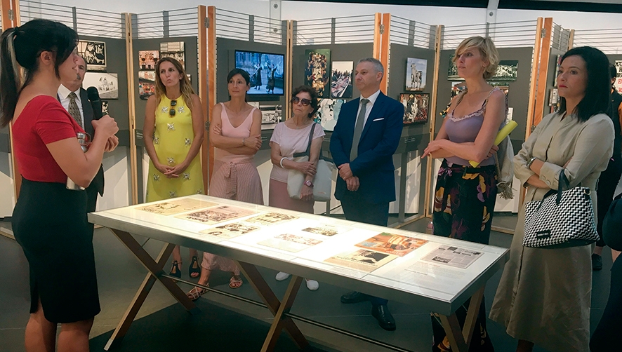 En la inauguraci&oacute;n de la muestra estuvieron: la comisaria de la exposici&oacute;n, Manuela Pedr&oacute;n; la concejala de Cultura, Ver&oacute;nica Ruiz; la directora de &Aacute;rea de Negocio CaixaBank en Castell&oacute;, Anna Chiva; la delegada de la Fundaci&oacute;n &ldquo;La Caixa&rdquo; en la Comunitat Valenciana, Soraya Casado; la directora de la APC, Ana Ulloa; y el presidente de la APC, Francisco Toledo.