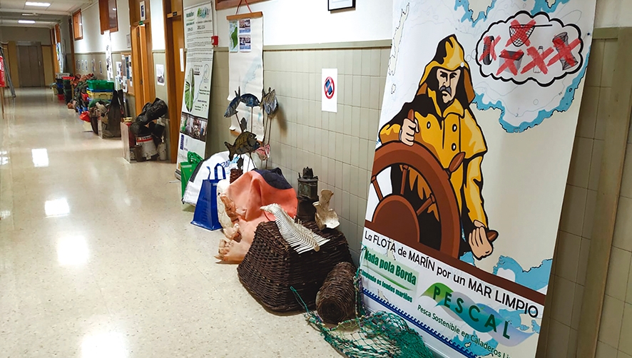 El Puerto de Mar&iacute;n traslada parte de su exposici&oacute;n &ldquo;La flota de Mar&iacute;n por un mar limpio&rdquo; al IES Chan do Monte