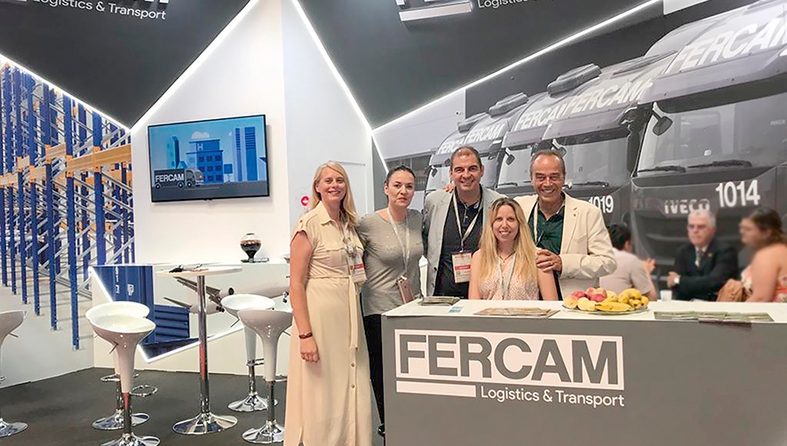 Krystyna Piworovicz, Sales de Fercam; Romina Garc&iacute;a, departamento Mar&iacute;timo de Fercam; Jordi Llaurad&oacute;, Sales y Development Manager de Fercam; Vanessa Melero, Sales de Fercam; y Xavier Majem, Country Manager de Fercam, en el stand de Fercam en el SIL.