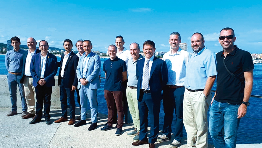 El conseller de Territorio y Sostenibilidad, Dami&agrave; Calvet &ndash;cuarto por la izquierda&ndash;, en su visita al Puerto de Palam&oacute;s.