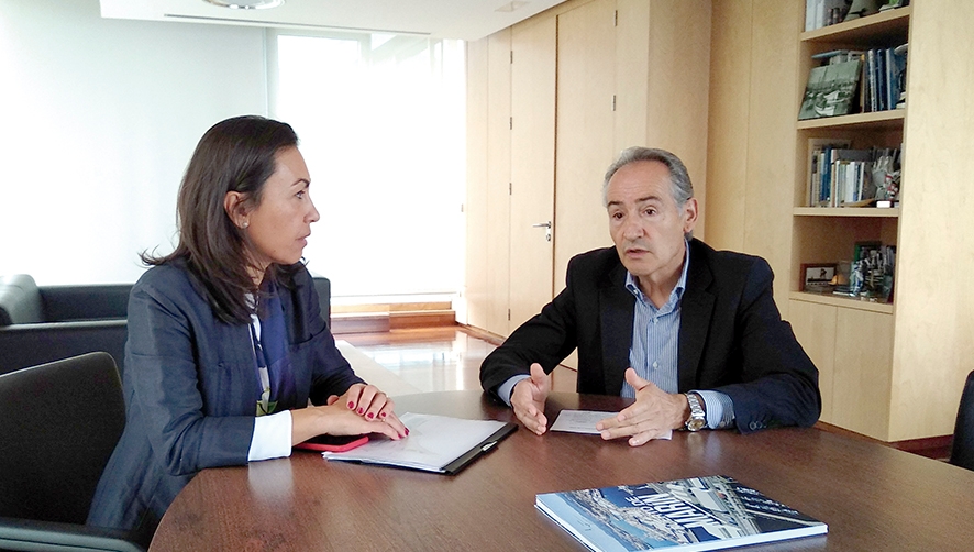 La alcaldesa de Mar&iacute;n, mar&iacute;a Ramallo, con el presidente de la APM, Jos&eacute; Benito Su&aacute;rez.