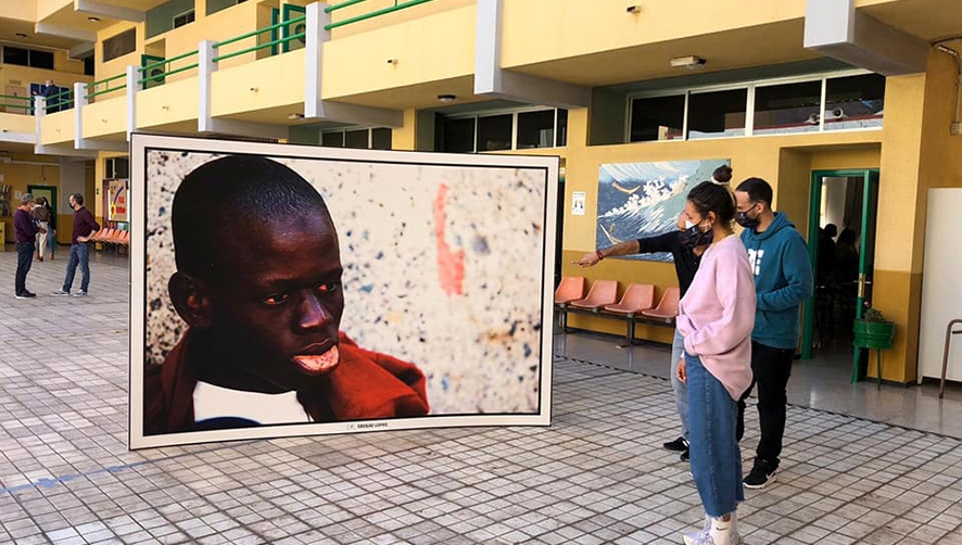 Los estibadores canarios acercan el drama de la inmigraci&oacute;n ilegal a los escolares