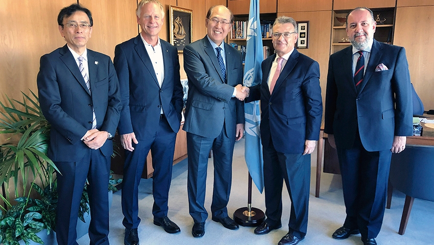 Masahiko Furuichi, secretario general de la IAPH; Jens Meier, director general del Puerto de Hamburgo y vicepresidente de la IAPH; Kitack Lim, secretario general de la IMO; Santiago Garcia-Mil&agrave;, subdirector general de Estrategia y Comercial del Puerto de Barcelona y president de la IAPH; y Patrick Verhoeven, director general de la IAPH.