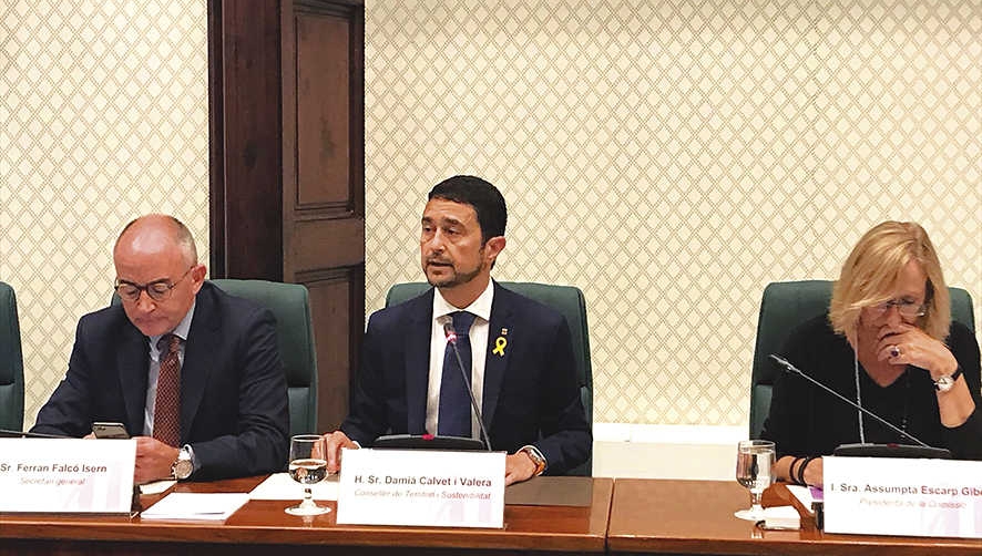 El conseller de Territorio y Sostenibilidad, Dami&agrave; Calvet, en su intervenci&oacute;n ante la comisi&oacute;n de Territorio del Parlament de Catalunya.