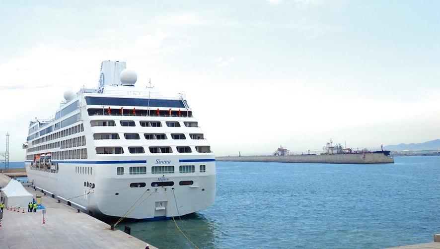 El crucero &ldquo;Sirena&rdquo; escala en PortCastell&oacute; con 658 pasajeros y 401 tripulantes a bordo
