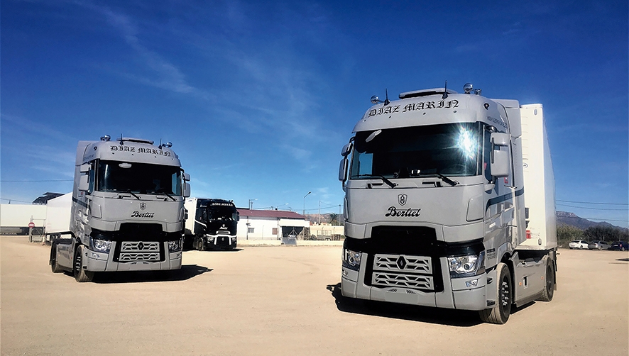 D&iacute;az Mar&iacute;n, responsable de Dimafr&iacute;o, ha personalizado los Renault Trucks que llevan rotulado el logo de Berliet, en referencia al pasado de la marca, como gui&ntilde;o hist&oacute;rico.