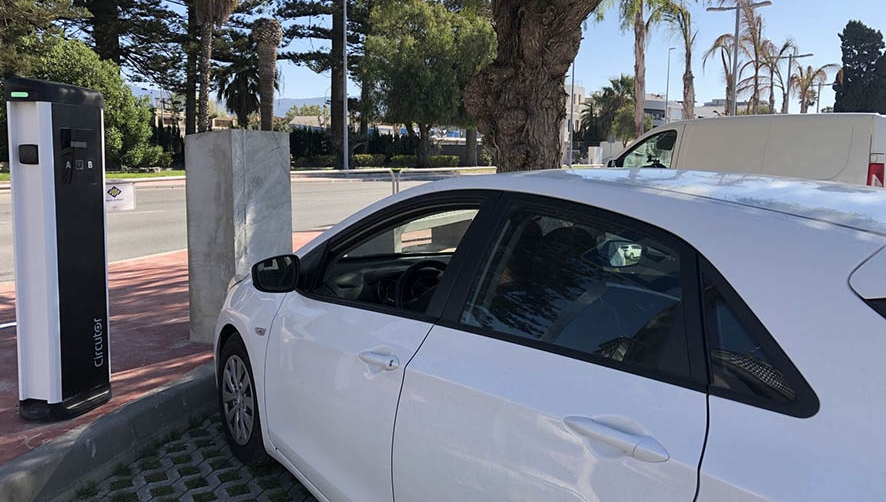 El Puerto de Motril estudia reconvertir en el&eacute;ctricos los motores de la maquinaria portuaria