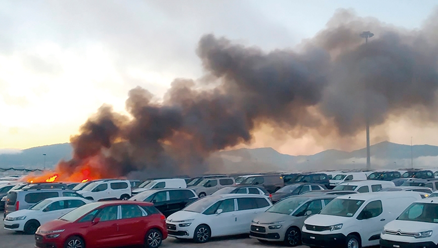 Un incendio afecta a 40 coches en Bouzas