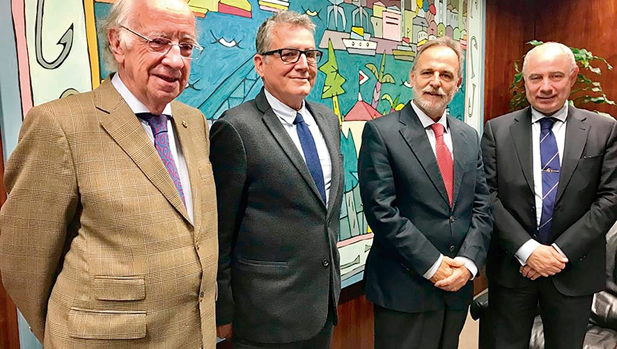 El presidente de OPPE con los responsables del Colegio de Pr&aacute;cticos.