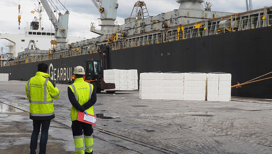 El Port de Tarragona registra la operativa de pasta de papel más grande de su historia.