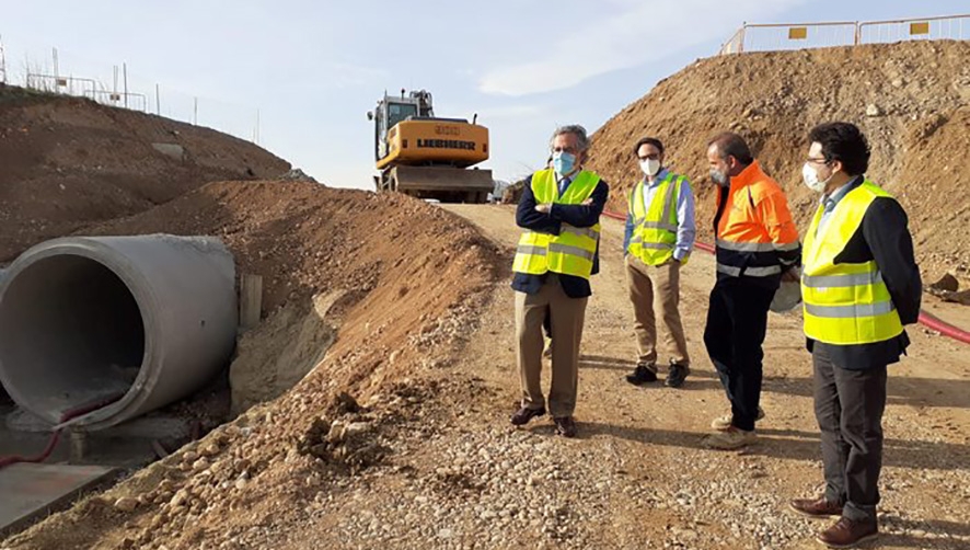 En cada extremo de la imagen, Enric Tic&oacute;, presidente de Cimalsa (a la izquierda), e Isidre Gav&iacute;n, secretario de Infraestructuras y Movilidad de la Generalitat de Catalunya (a la derecha).