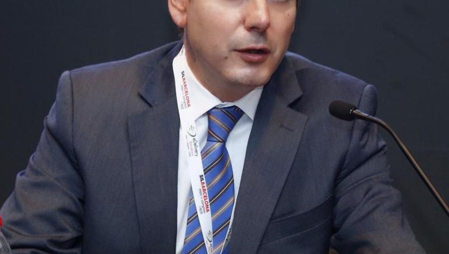 Oliver reflexiona sobre el modelo de gobierno aeroportuario y propone una mesa bilateral