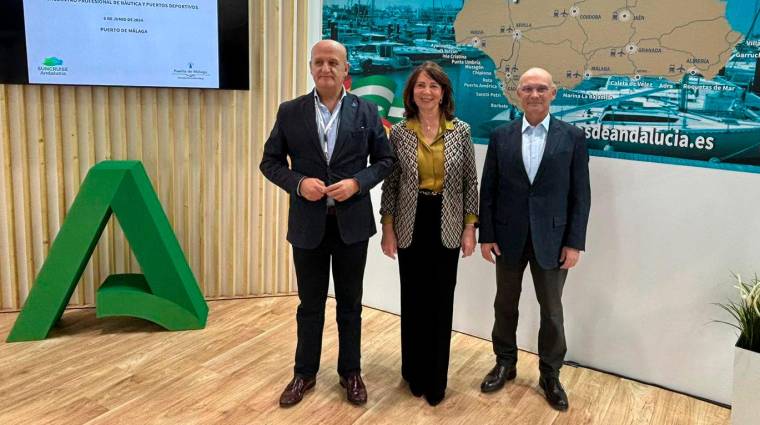 Rafael Montero, director comercial APPA; Esther Molina, gerente Suncruise Andalucía; y Carlos Rubio, presidente de la Autoridad Portuaria de Málaga.